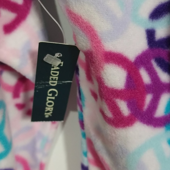 Girls Pullover Crew Neck Sweatshirt in a Medium - Picture 7 of 10